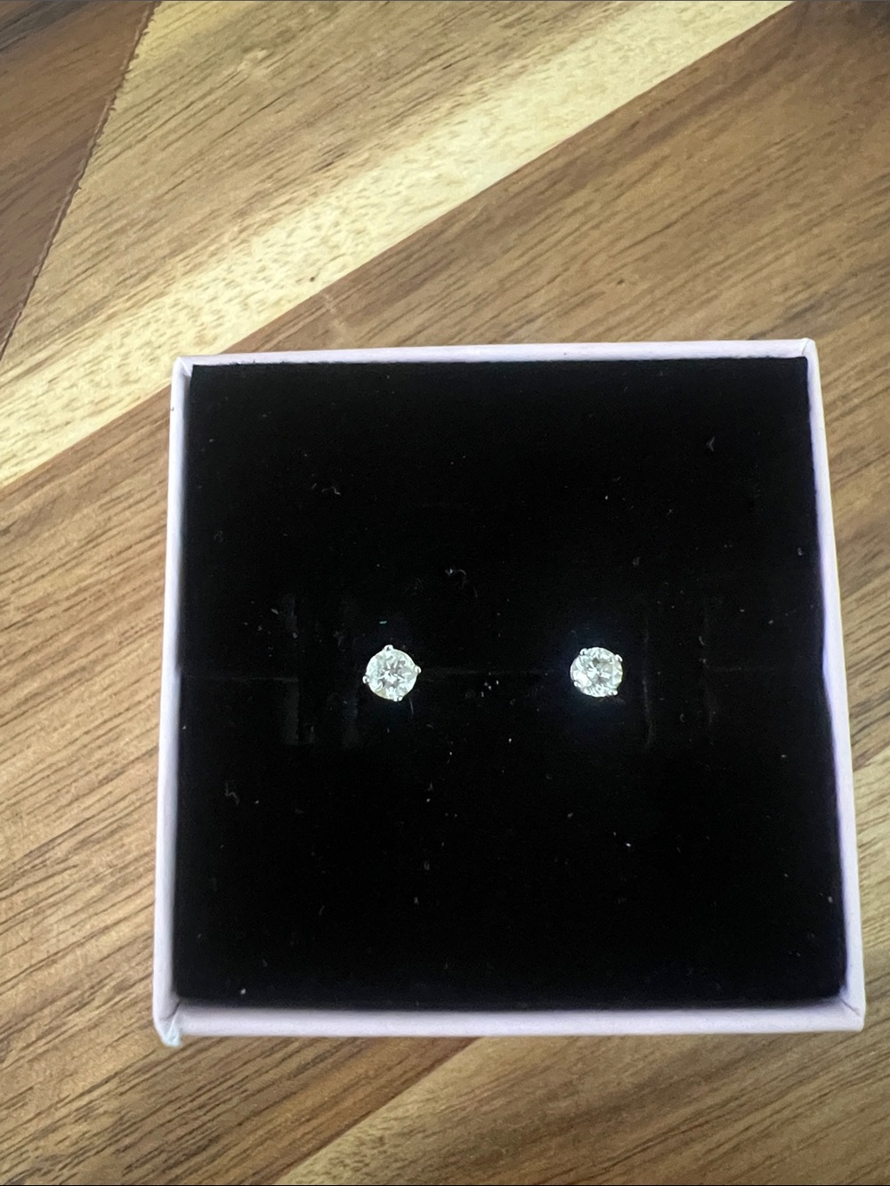 Classic 14k Solid White Gold Clear Diamond Stud Earrings - Unbranded